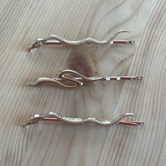 ASOS Other - Snake hair pins